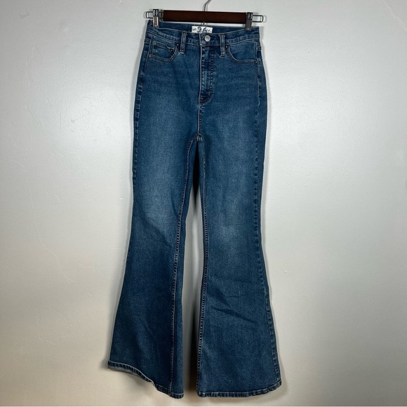 Free People High Waisted‎ Flared Jeans Tall - Picture 1 of 4